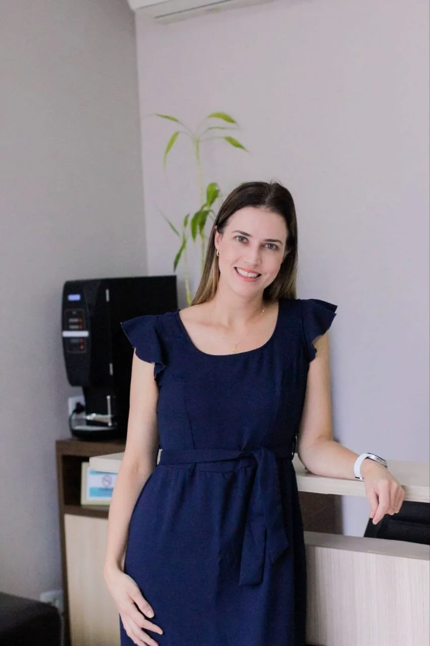 Dra. Andressa Sona no consultório